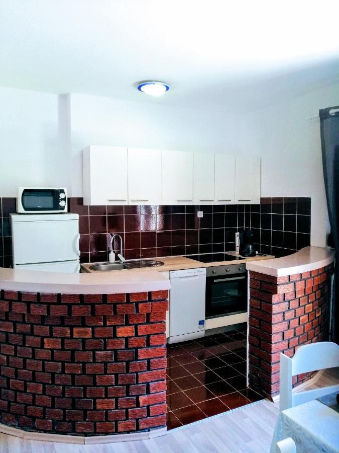 Family Apartments K&M Pag Town Buitenkant foto