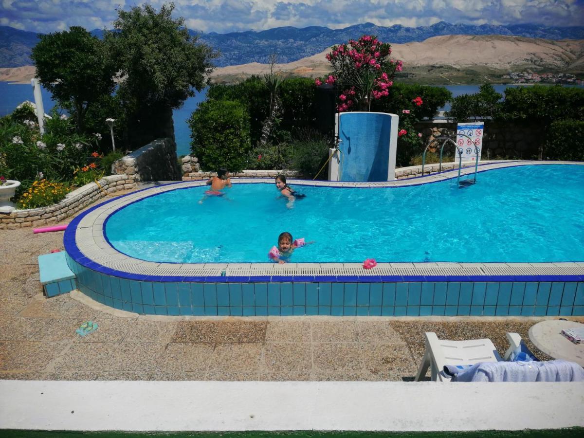 Family Apartments K&M Pag Town Buitenkant foto