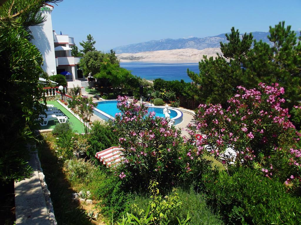 Family Apartments K&M Pag Town Buitenkant foto